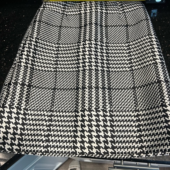 White House Black Market houndstooth lined  straight skirt size 0 - Picture 7 of 8